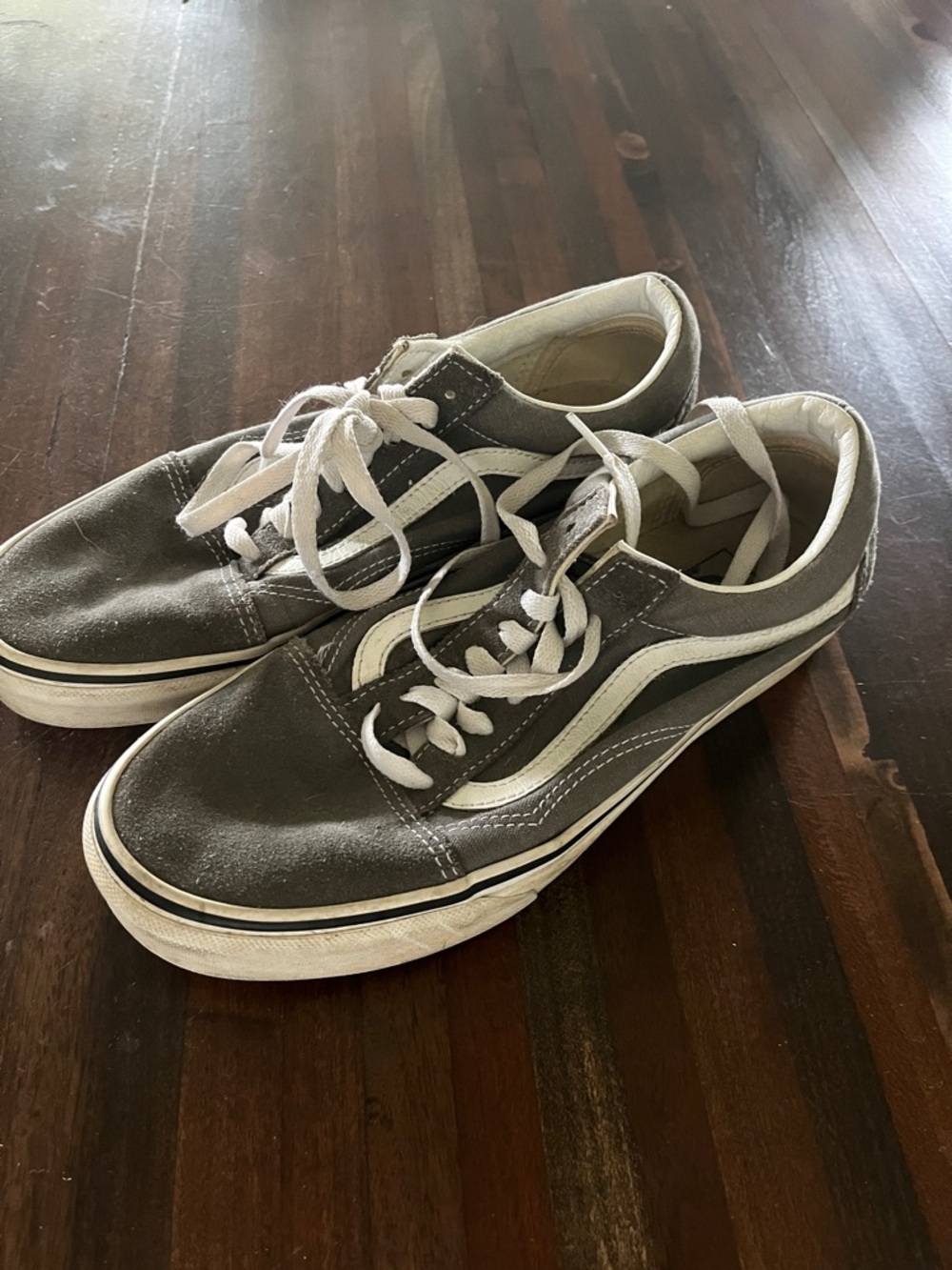Vans Old Skool Sneakers in gray and White size 9.5 women’s mens 8